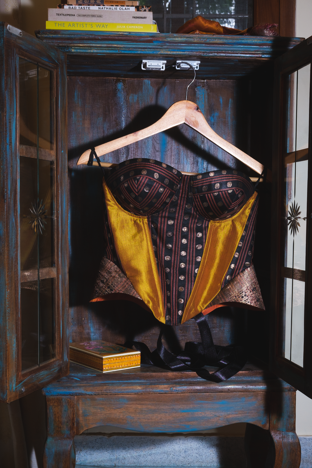 Aakar corset